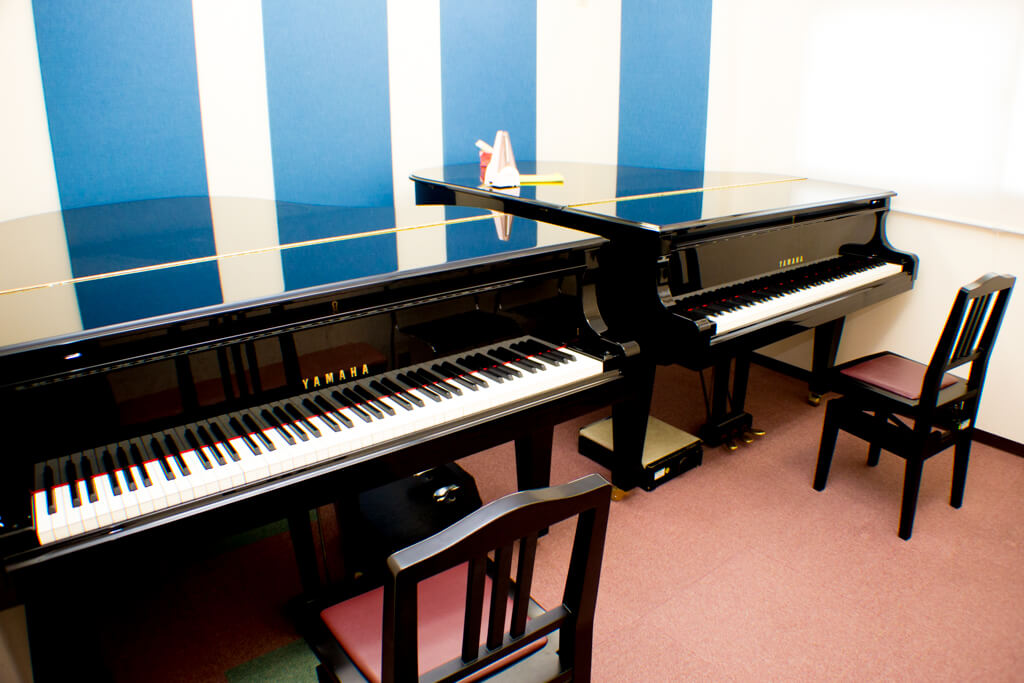 グランドピアノ２台個人レッスンルーム